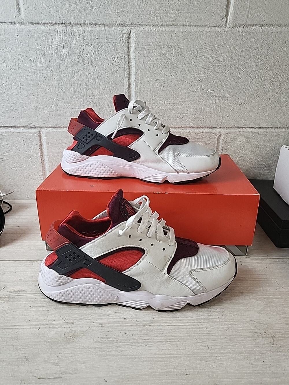 Nike Air Huarache White/Varsity Red- Red Oxide Size 10